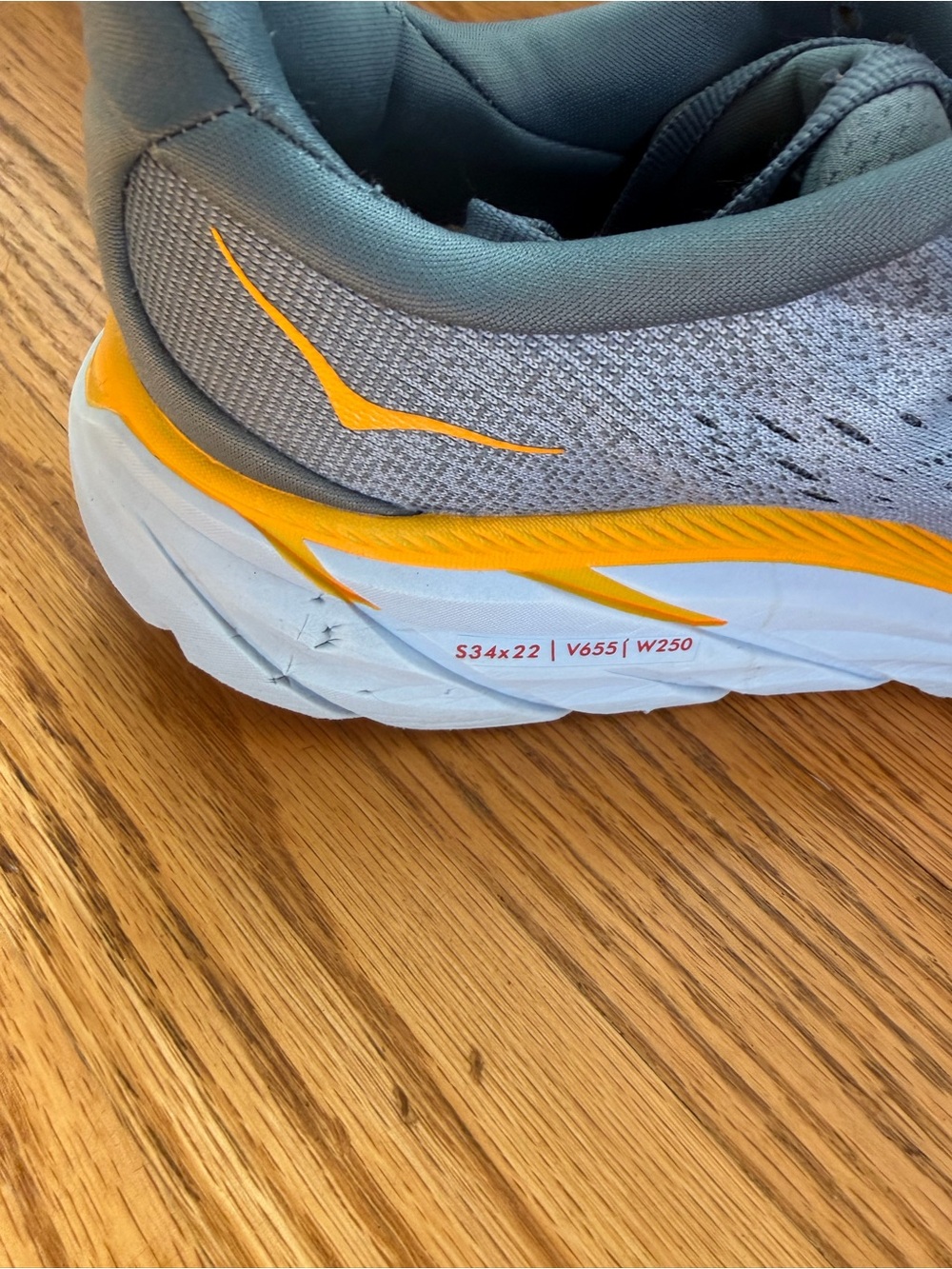 Men’s Hoka Clifton 8 - size 8D - Picture 3 of 5